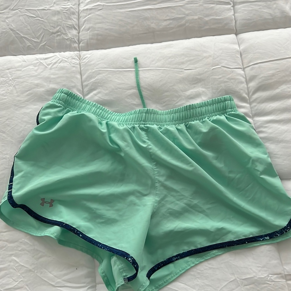 Underarmour lines running shorts
